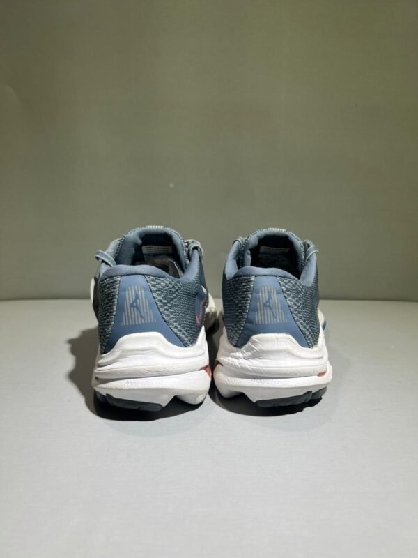 ORIGINAL MIZUNO WAVE INSPIRE 17 BRANDED RUNNERS SHOES