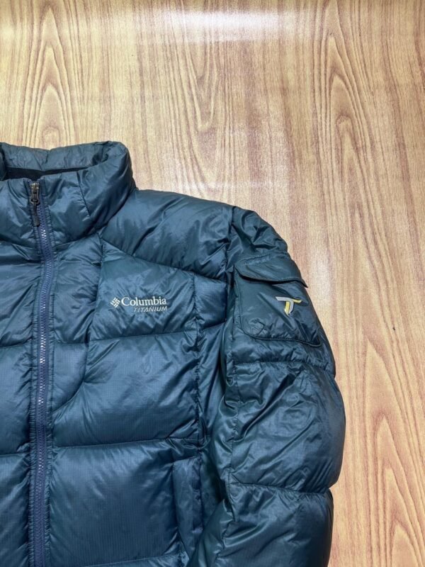 ORIGINAL COLUMBIA TITANIUM LIGHTWEIGHT BRANDED PUFFER JACKET