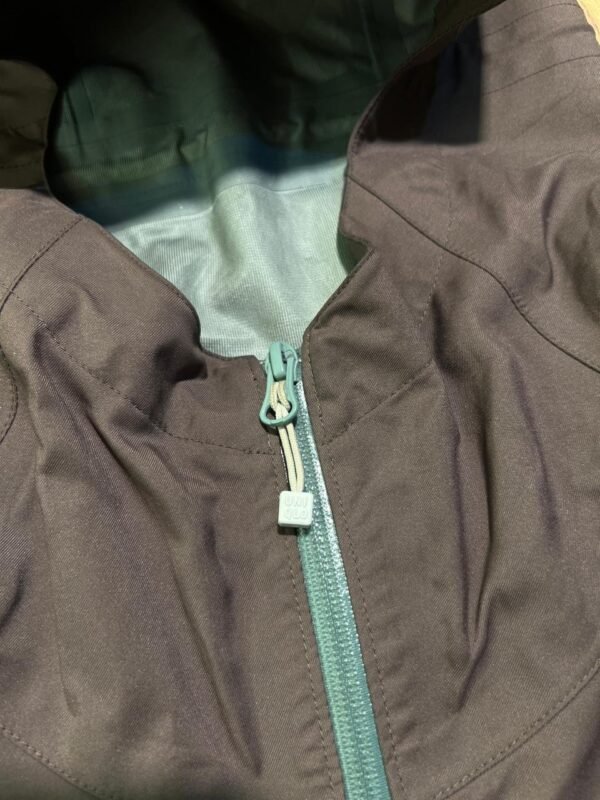 ORIGINAL UNI QLO BRANDED FEATHER LIGHTWEIGHT JACKET