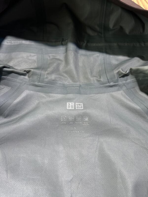 ORIGINAL UNI QLO BRANDED FEATHER LIGHTWEIGHT JACKET