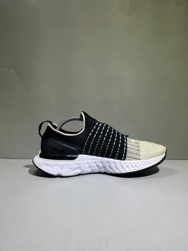 Nike React Phantom Run Flyknit 2 Branded Running Laceless Shoes