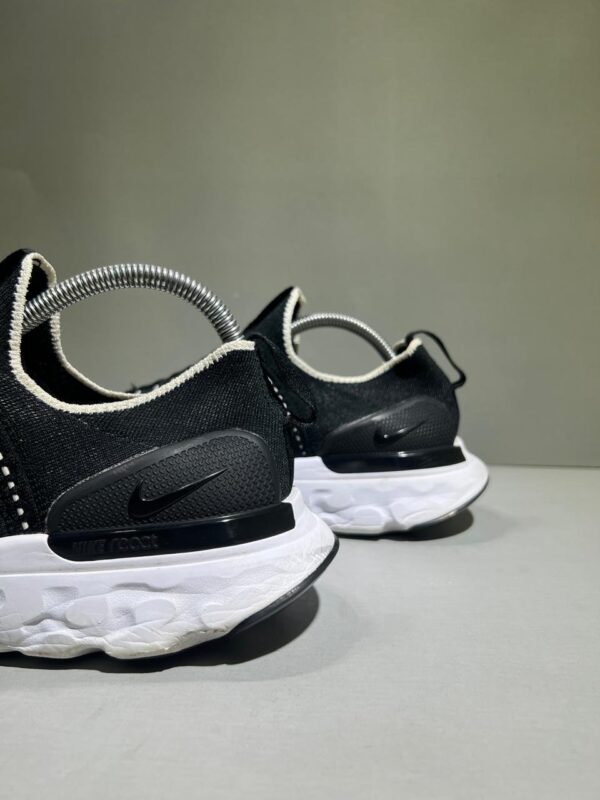Nike React Phantom Run Flyknit 2 Branded Running Laceless Shoes