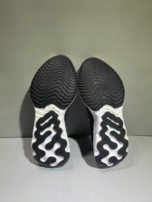 Nike React Phantom Run Flyknit 2 Branded Running Laceless Shoes