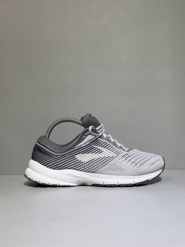 Original Brooks Amazing White Branded Running Shoes