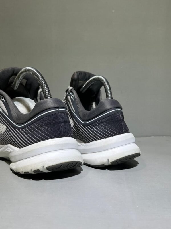 Original Brooks Amazing White Branded Running Shoes