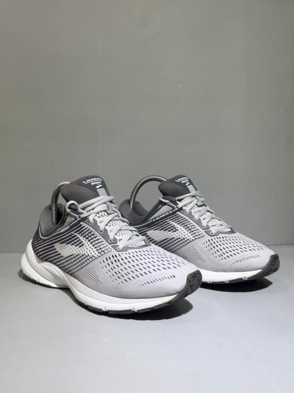 Original Brooks Amazing White Branded Running Shoes