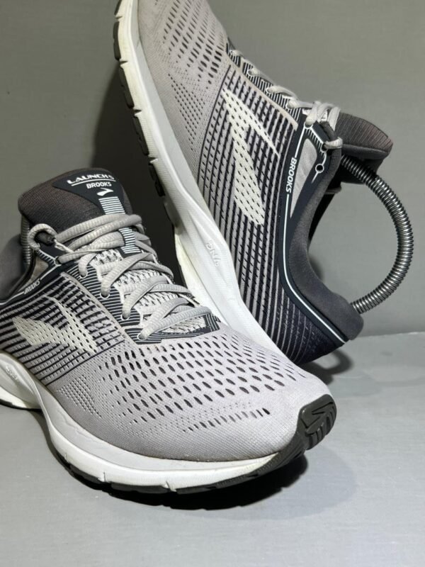 Original Brooks Amazing White Branded Running Shoes