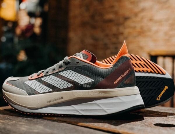 Original Adidas Adizero Boston 11 2022 Model Lightweight 300 Meter Running Shoes