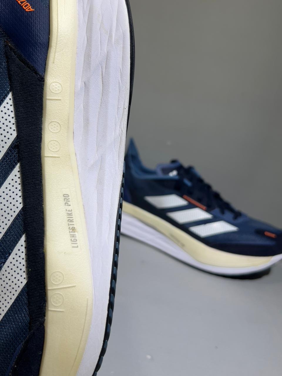 Original Adidas Adizero Boston 11 2022 Model Lightweight 300 Meter Running Shoes