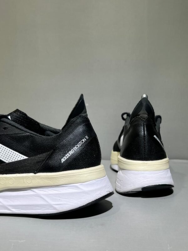 Original Adidas Adizero Boston 11 2022 Model Lightweight 300 Meter Running Shoes
