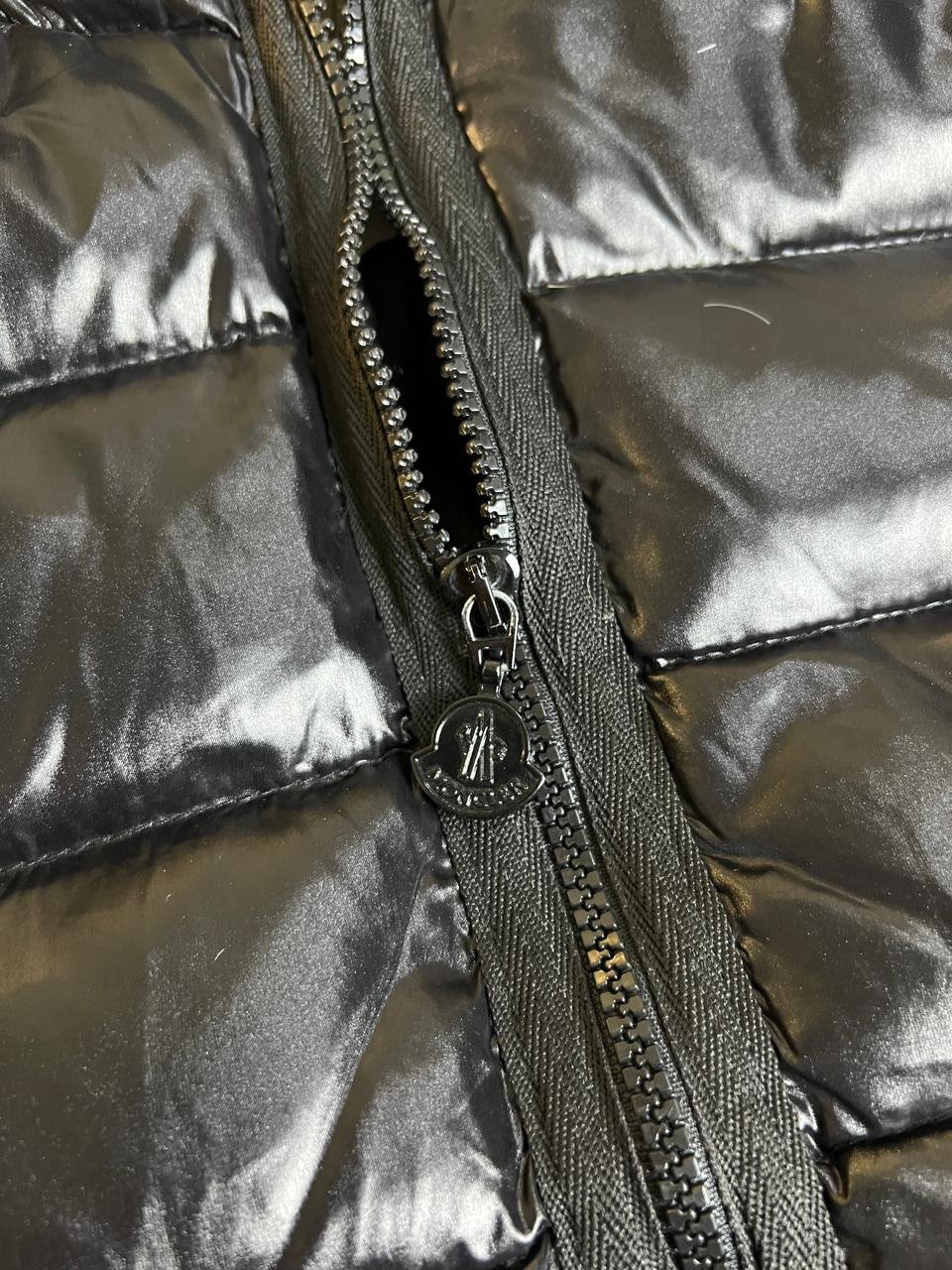 ORIGINAL MONCLER LUXURY BRANDED LIGHTWEIGHT BRANDED PUFFER JACKET