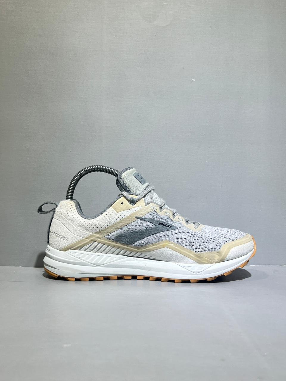 ORIGINAL BROOKS CASCADIA14 BRANDED TREKKING AND OFF ROAD SHOES