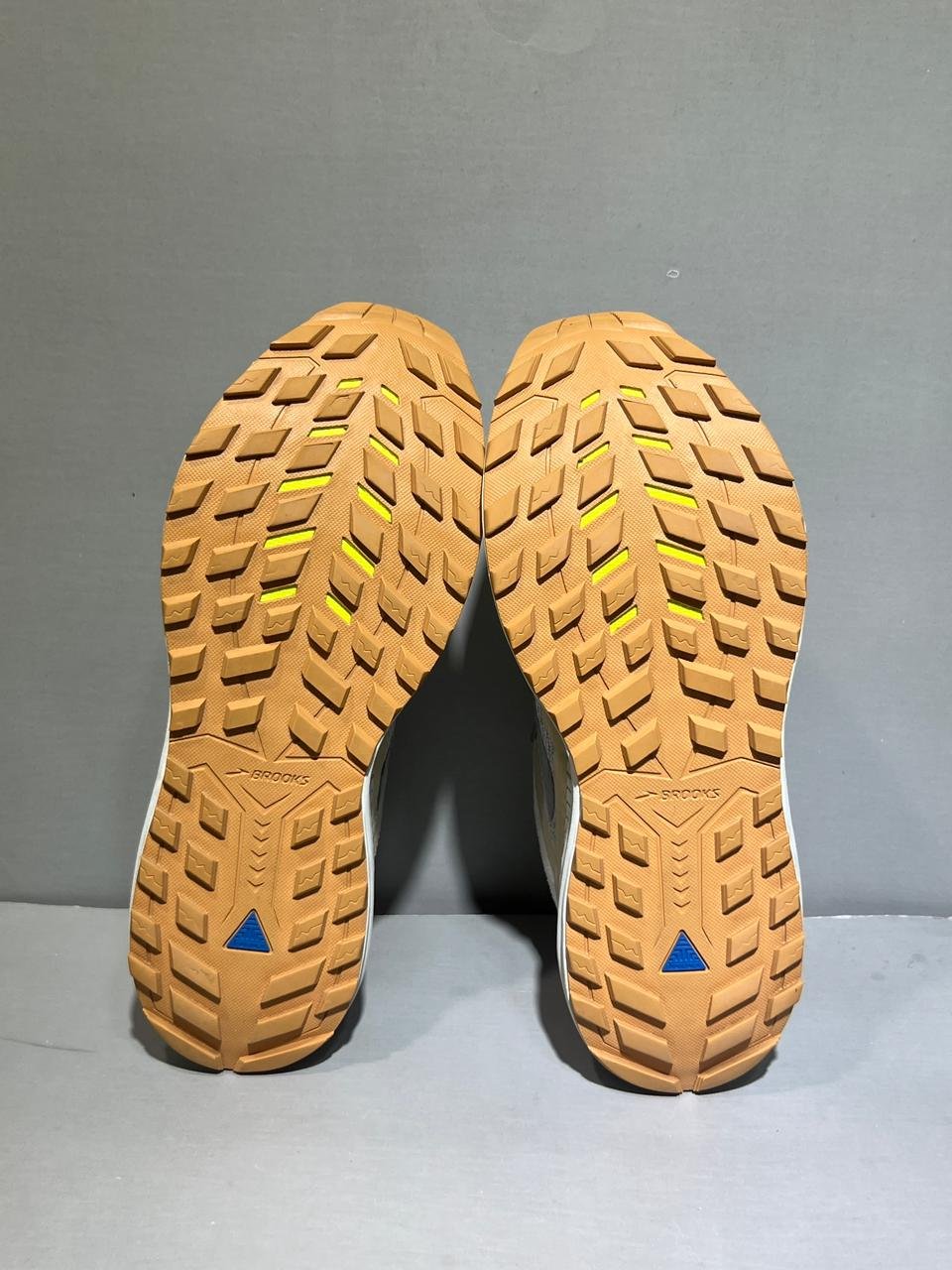 ORIGINAL BROOKS CASCADIA14 BRANDED TREKKING AND OFF ROAD SHOES