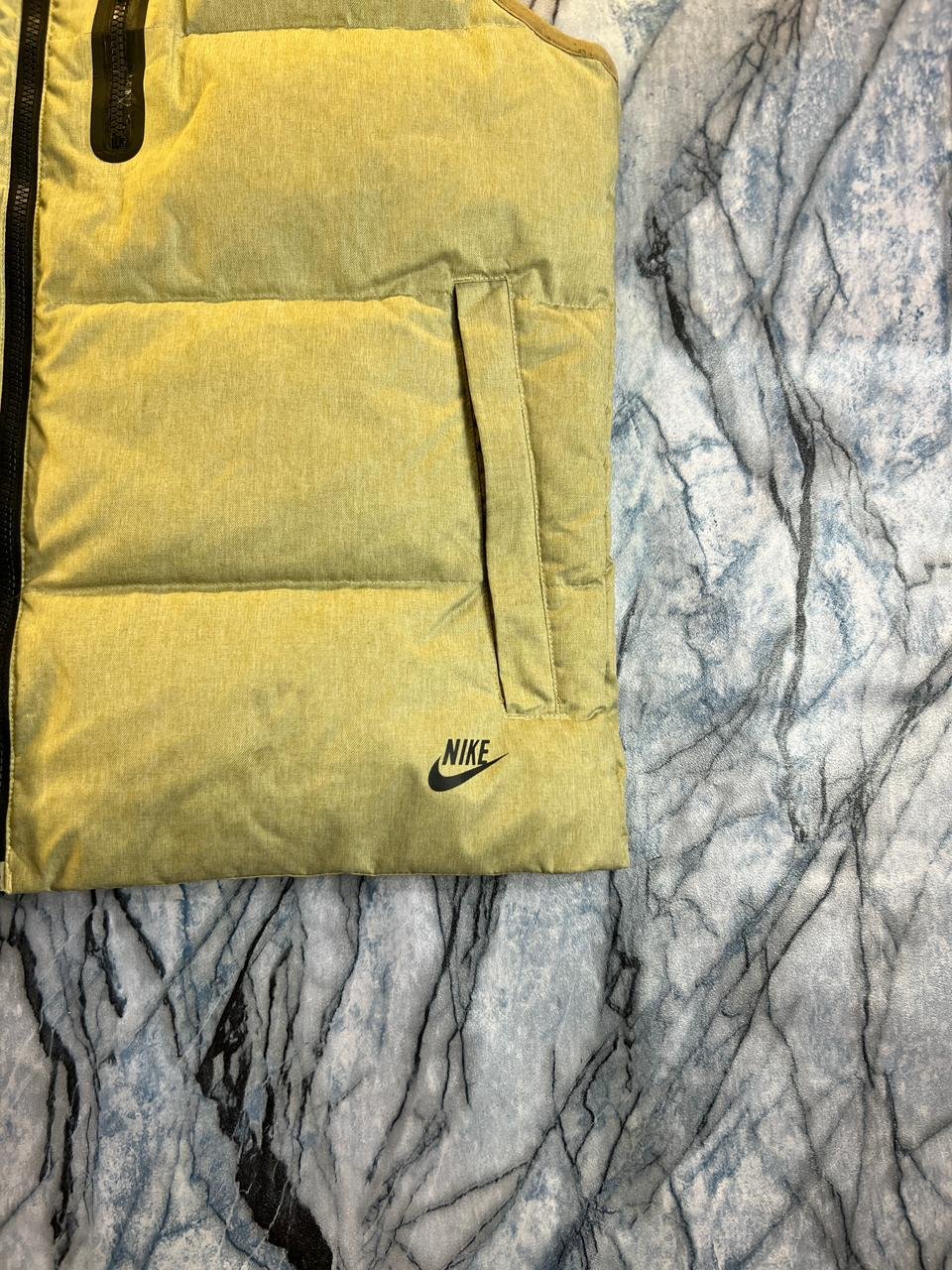 Original NIKE SLEEVELESS 800 Duck Down Fill Power Lightweight Soft and Lightweight Jacket