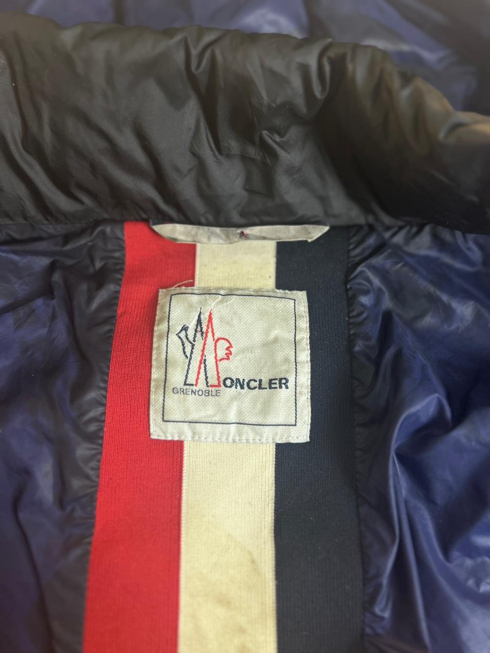 LUXURIOUS BRANDED MONCLER PUFFER JACKET