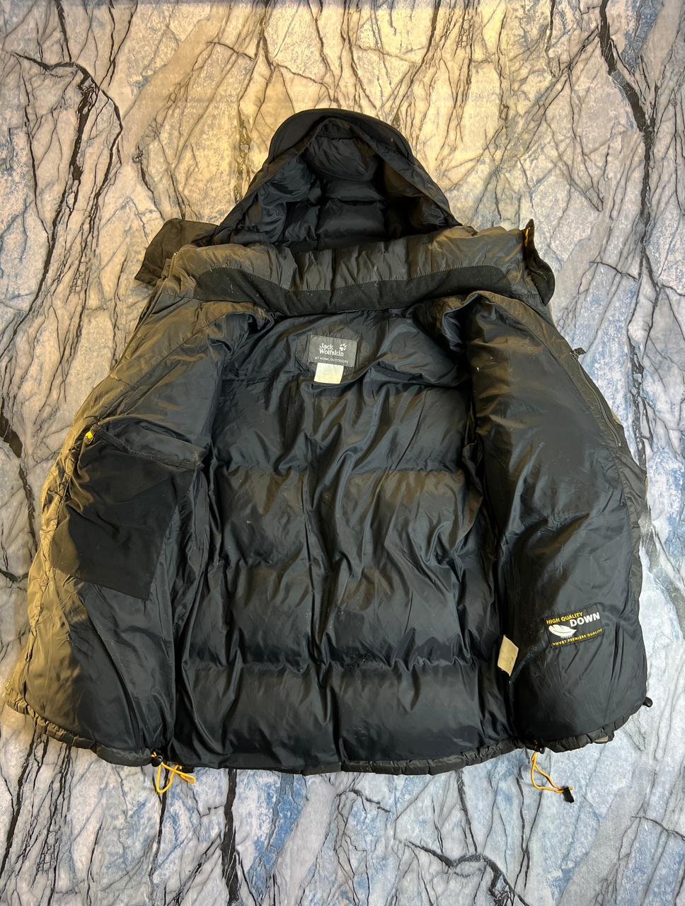 ORIGINAL JACK WOLFSKIN LIGHTWEIGHT GERMAN BRANDED FEATHER JACKET