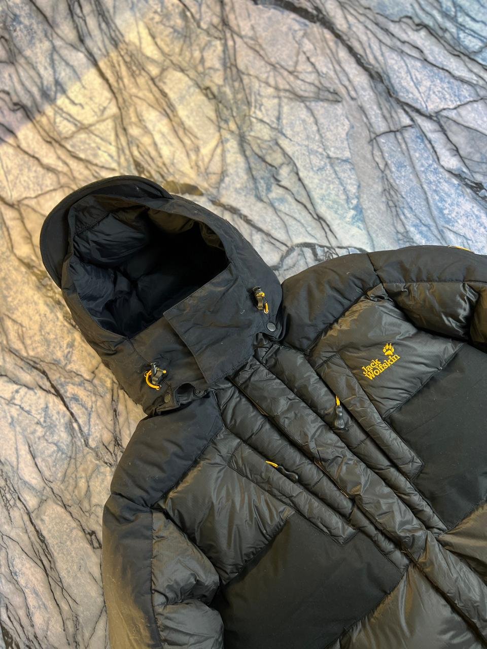 ORIGINAL JACK WOLFSKIN LIGHTWEIGHT GERMAN BRANDED FEATHER JACKET
