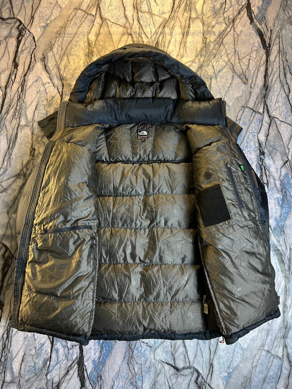 ORIGINAL THE NORTHFACE 700 - DEGREE TEMPERATURE LIGHWEIGHT BRANDED PUFFER JACKET