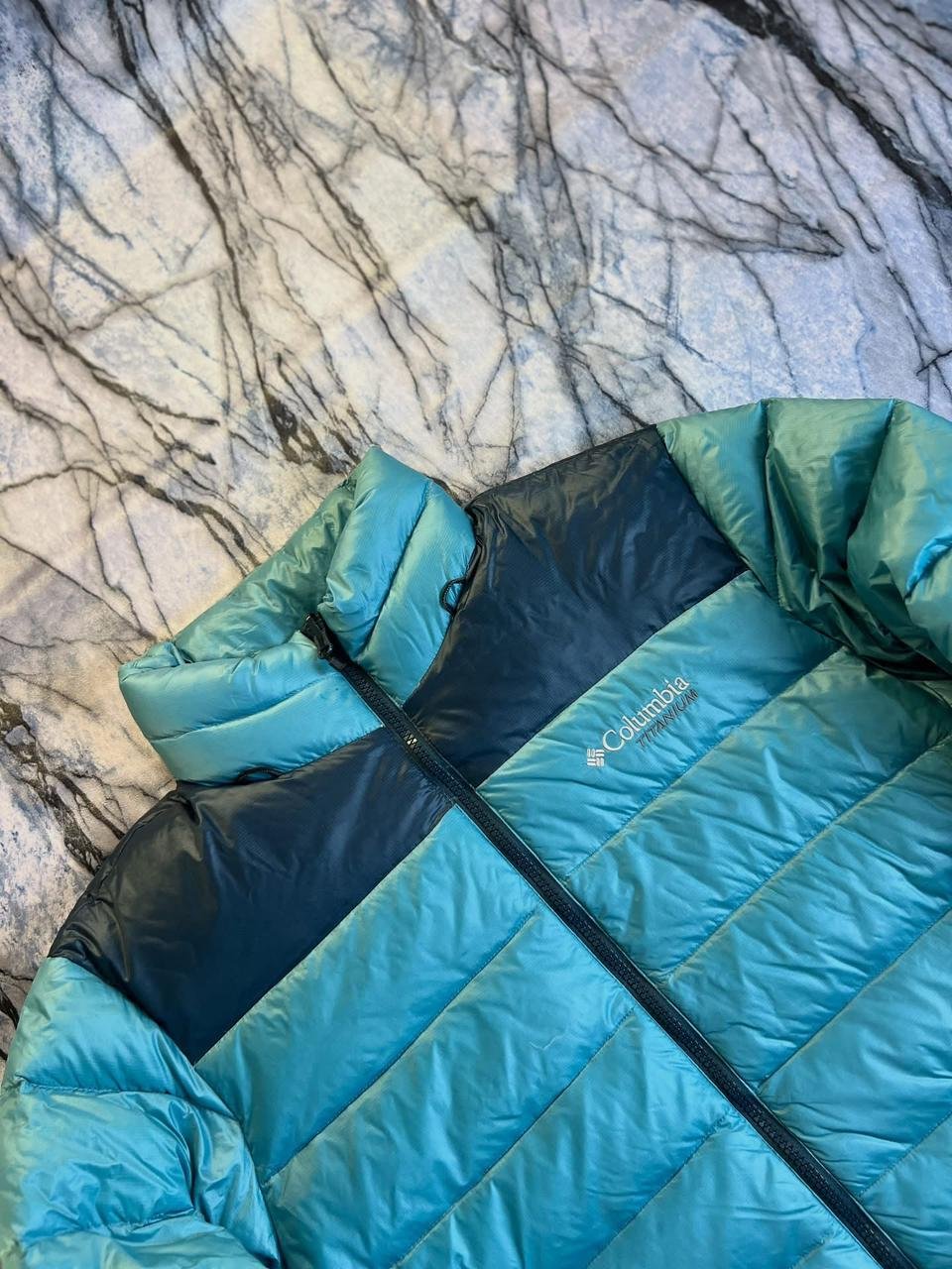 ORIGINAL COLUMBIA BRANDED LIGHTWEIGHT JACKET